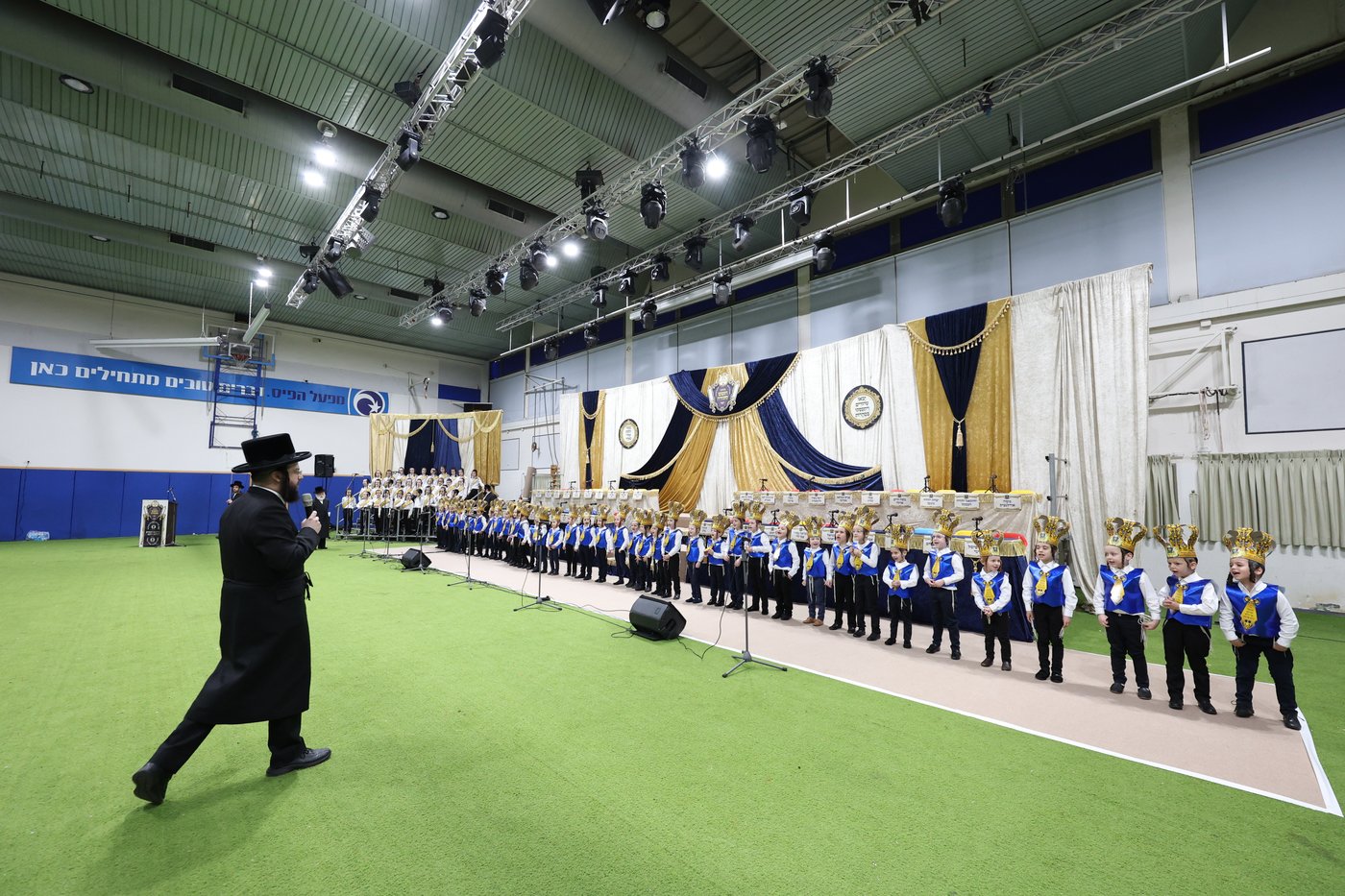 חומש סעודה בתלמוד תורה צאנז בני ברק