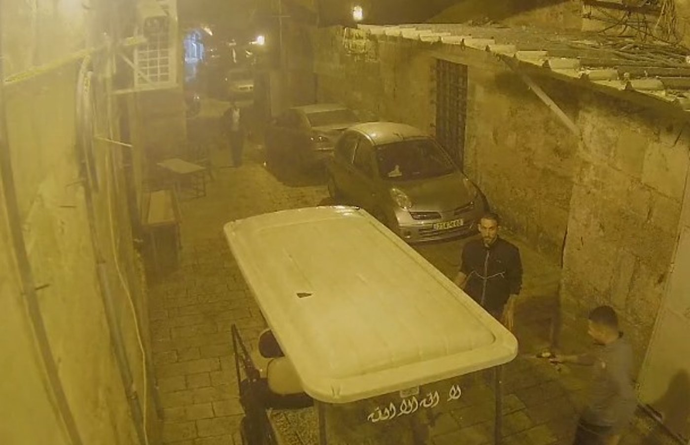 הצעיר החרדי מתקרב