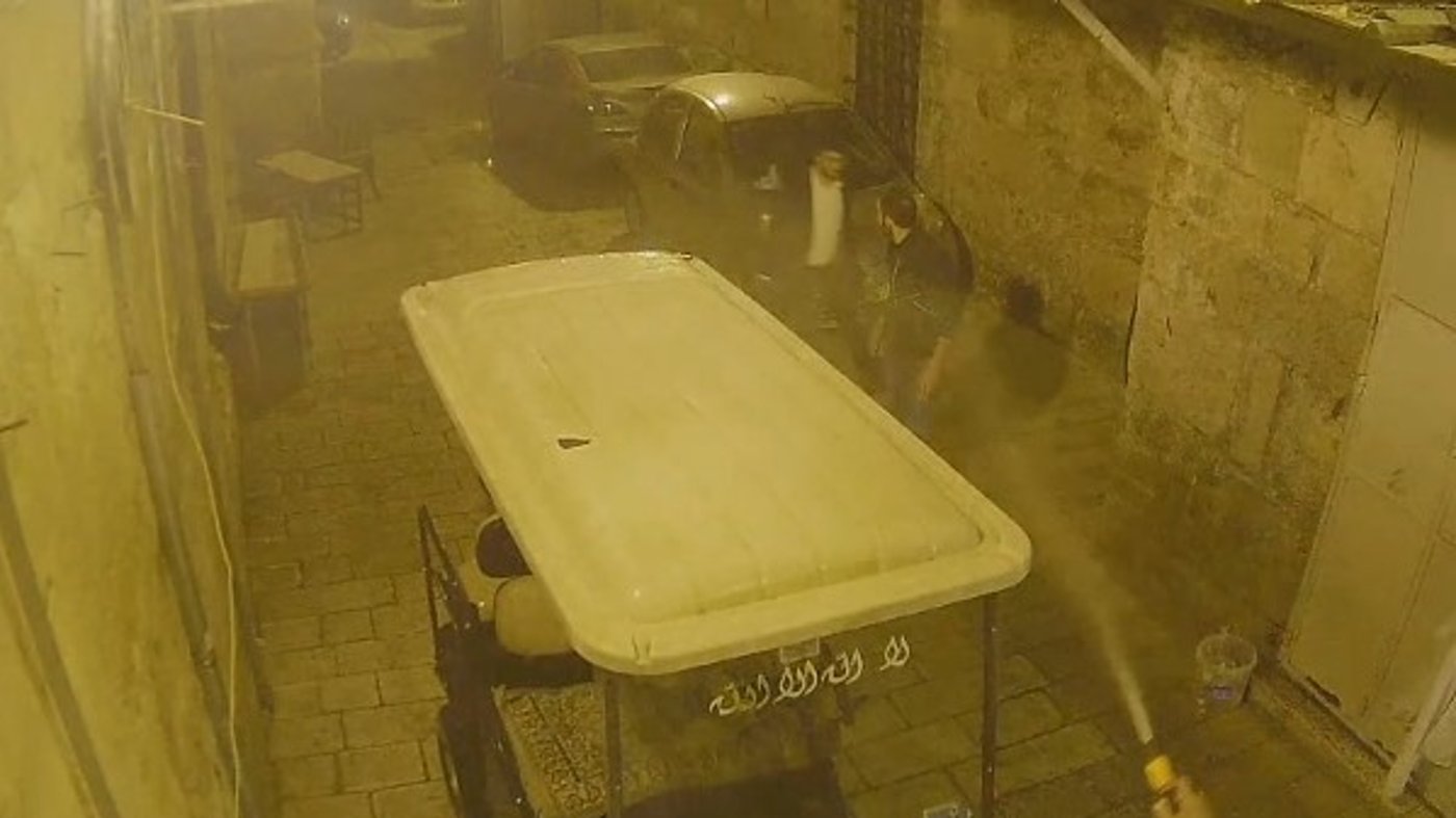 זרנוק מים לעברו