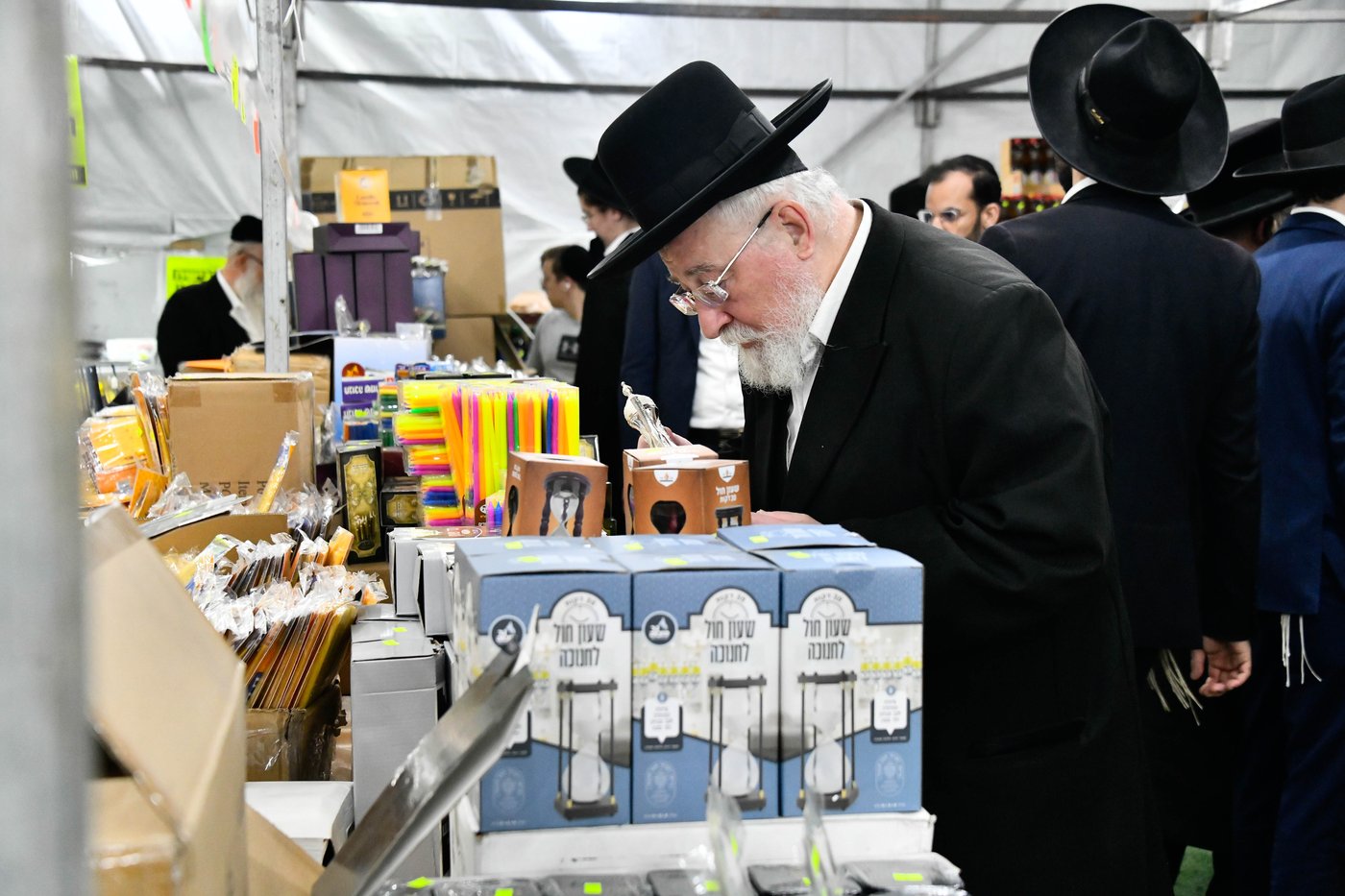 אווירת ערב חנוכה בב"ב