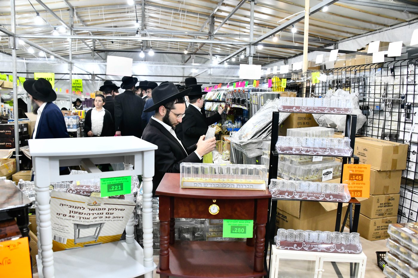 אווירת ערב חנוכה בב"ב