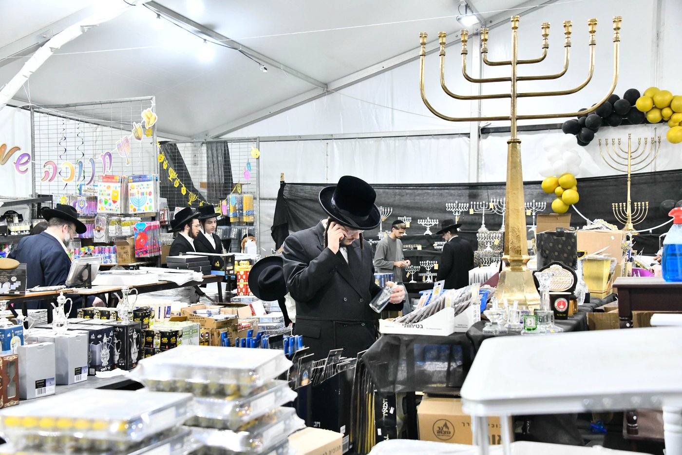 אווירת ערב חנוכה בב"ב