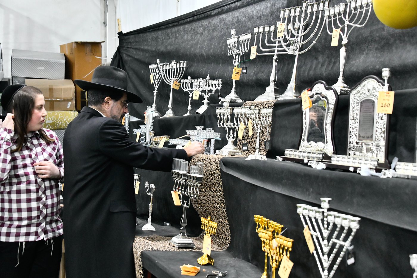 אווירת ערב חנוכה בב"ב