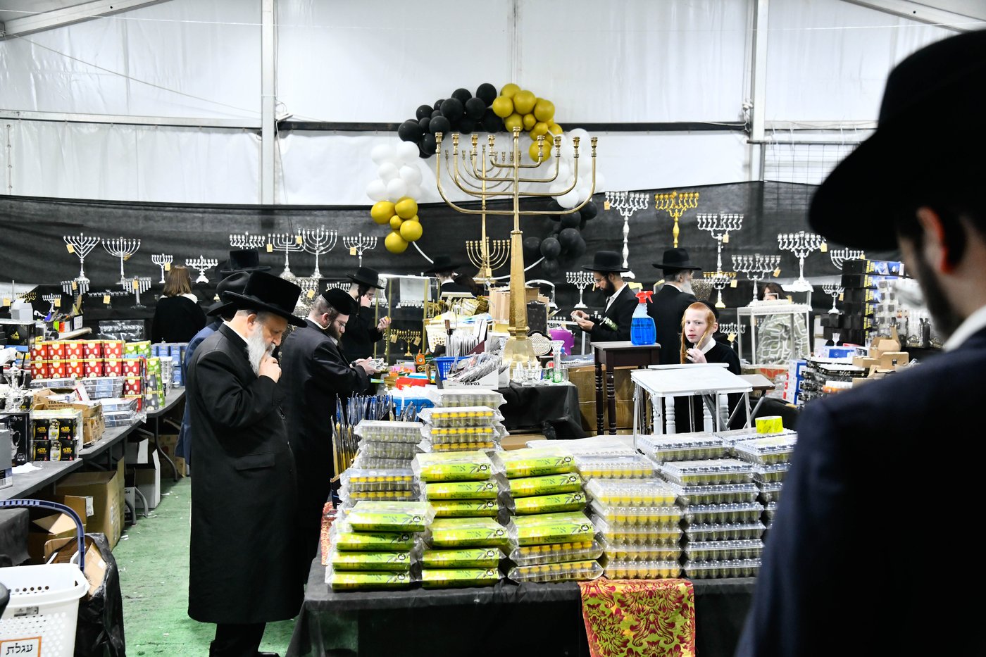 אווירת ערב חנוכה בב"ב