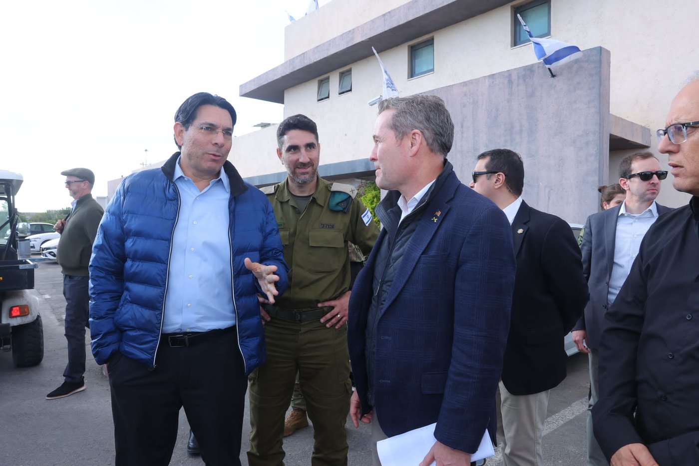 אחרי סערת ההאזנות: השגריר דנון הגיע למפקדה ופגש חיילים אמריקנים | כך זה נראה