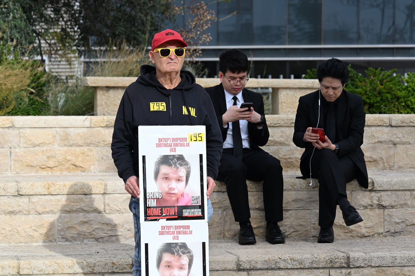 נפרדים מסותטיסאק רינטלאק