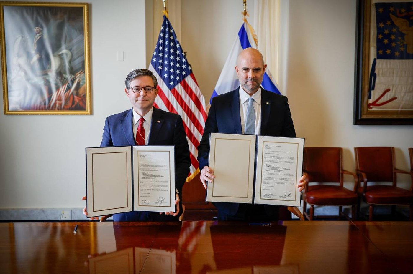 אוחנה וג'ונסון