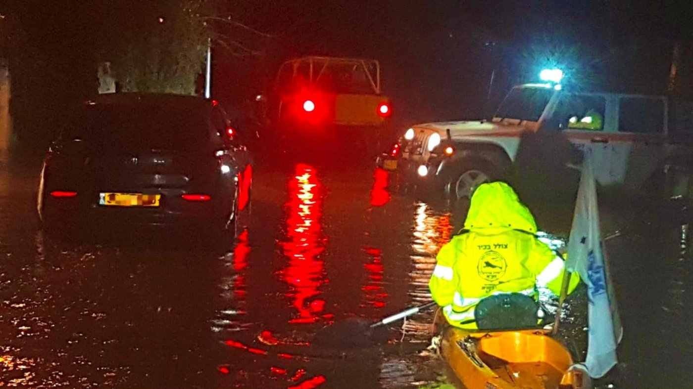 הסופה 'ביירון' בעוד רגע כאן: גופי החירום נערכים - ואלו כללי הזהירות