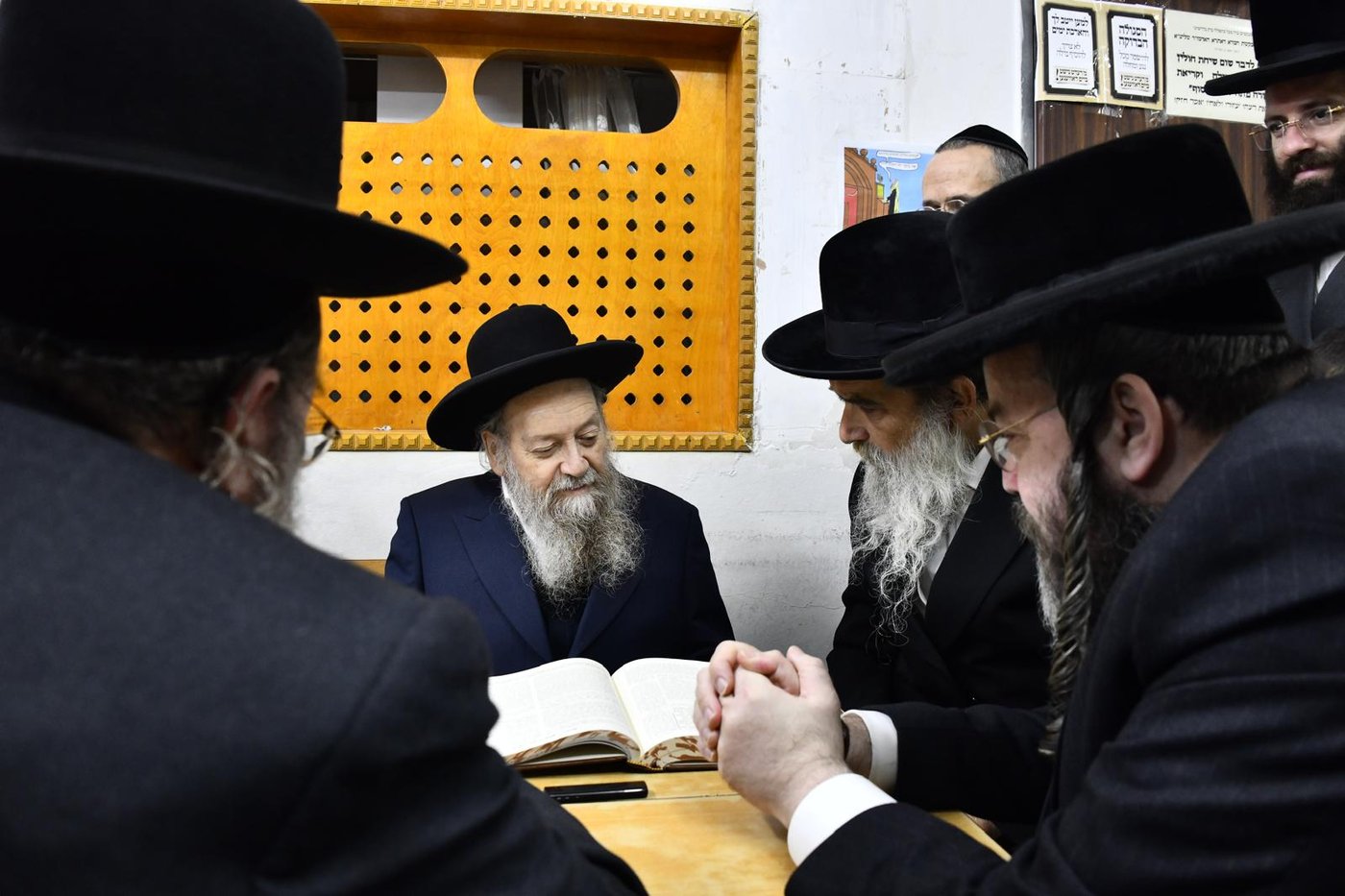 האדמו"ר מאשלג בביקור אצל הגר"ד בצרי