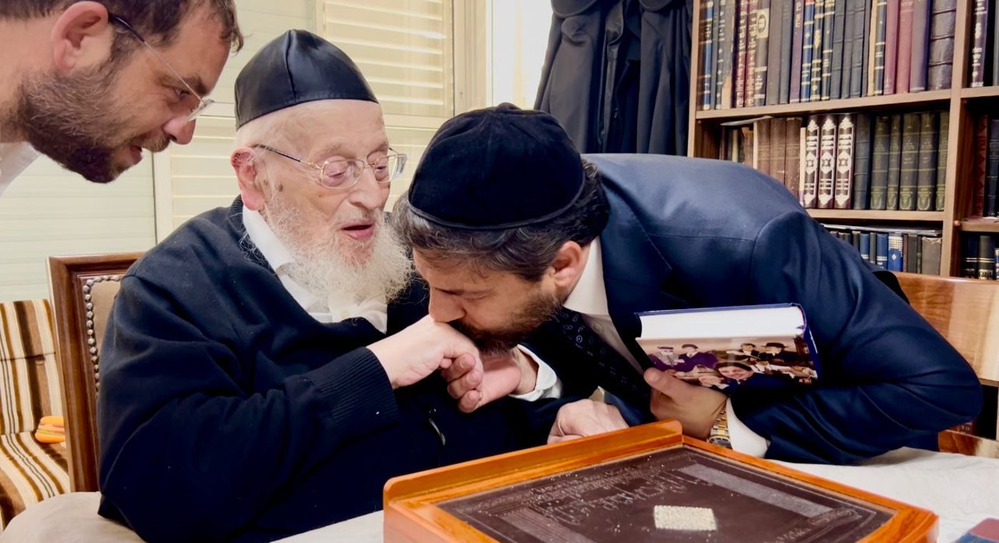 רב הסלבס במעונו של הגרמ"צ ברגמן