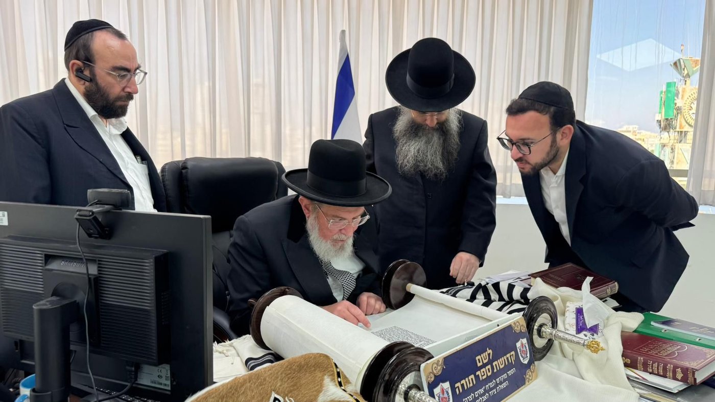 מעמד הכנסת ספר התורה של זק"א