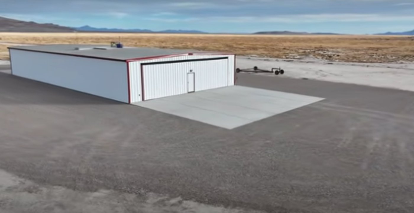 האיש שגר בהאנגר - ביתו של איבו כיום ביוטה ארה"ב