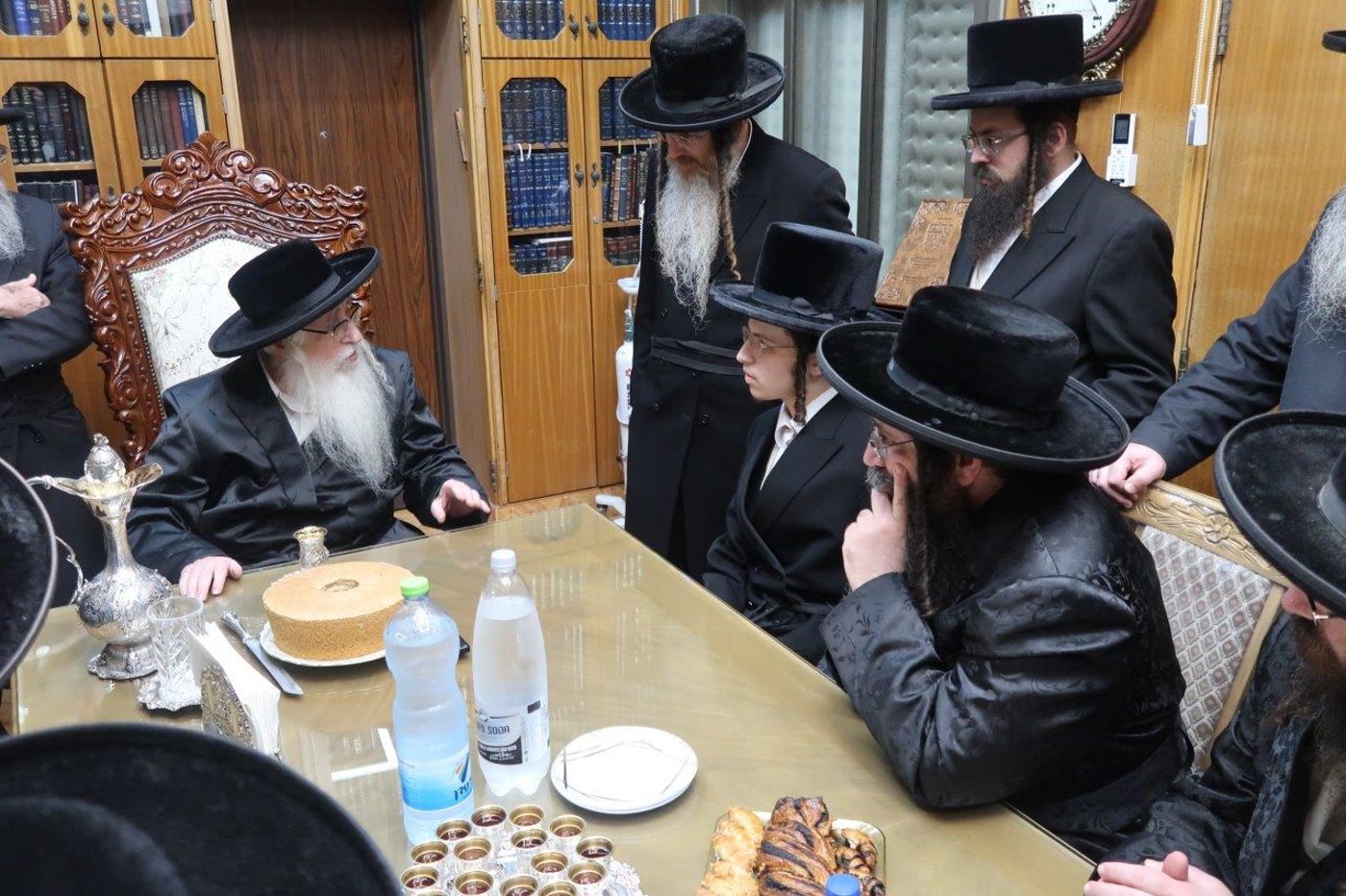 שמחת אירוסי נכדת האדמו"ר מצאנז