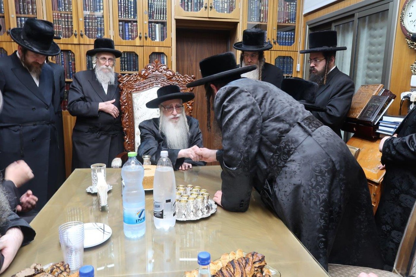 שמחת אירוסי נכדת האדמו"ר מצאנז