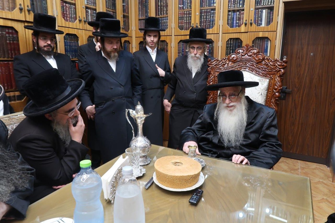 שמחת אירוסי נכדת האדמו"ר מצאנז