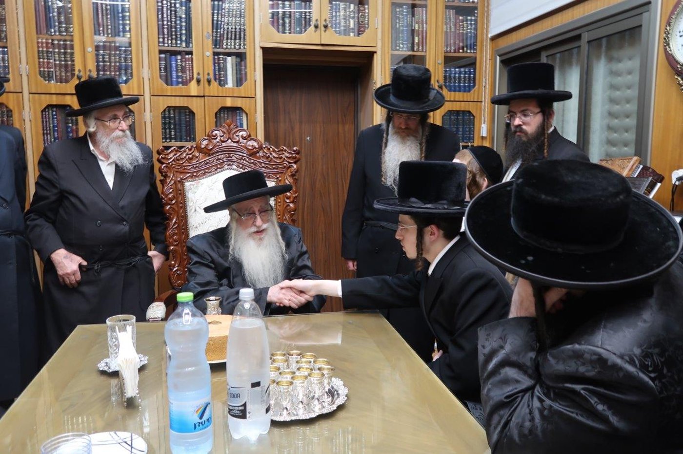 שמחת אירוסי נכדת האדמו"ר מצאנז