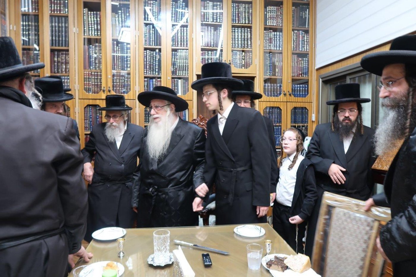 שמחת אירוסי נכדת האדמו"ר מצאנז