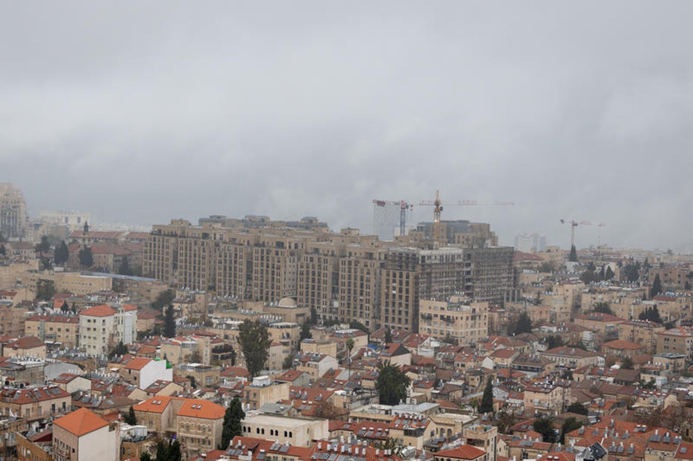 רחובות מוצפים, קניות "רטובות" לשבת, כלי רכב בתוך נהרות | 31 רגעים מ"ביירון"