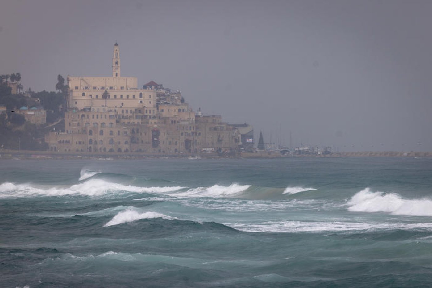 רחובות מוצפים, קניות "רטובות" לשבת, כלי רכב בתוך נהרות | 31 רגעים מ"ביירון"