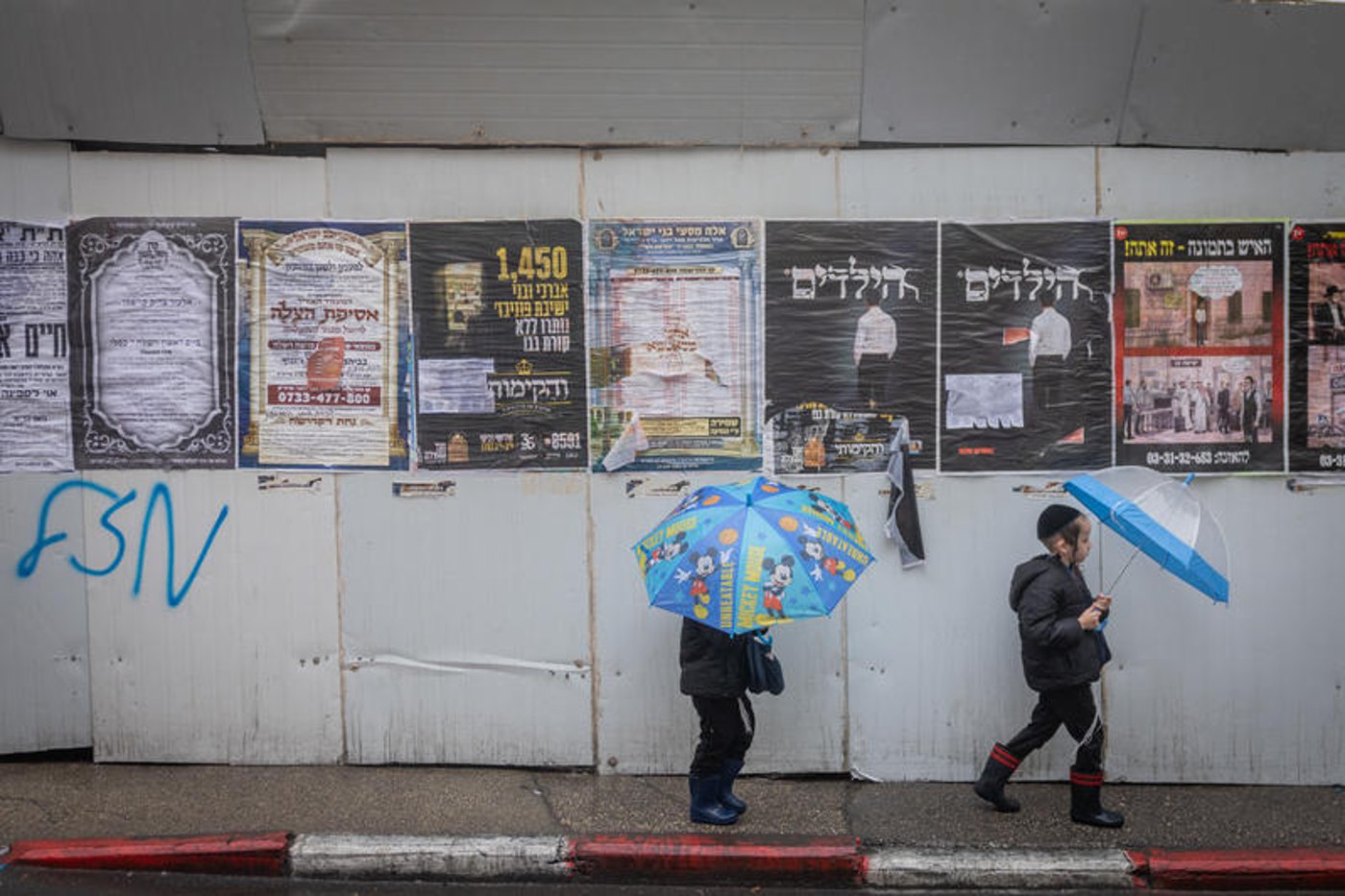 רחובות מוצפים, קניות "רטובות" לשבת, כלי רכב בתוך נהרות | 31 רגעים מ"ביירון"