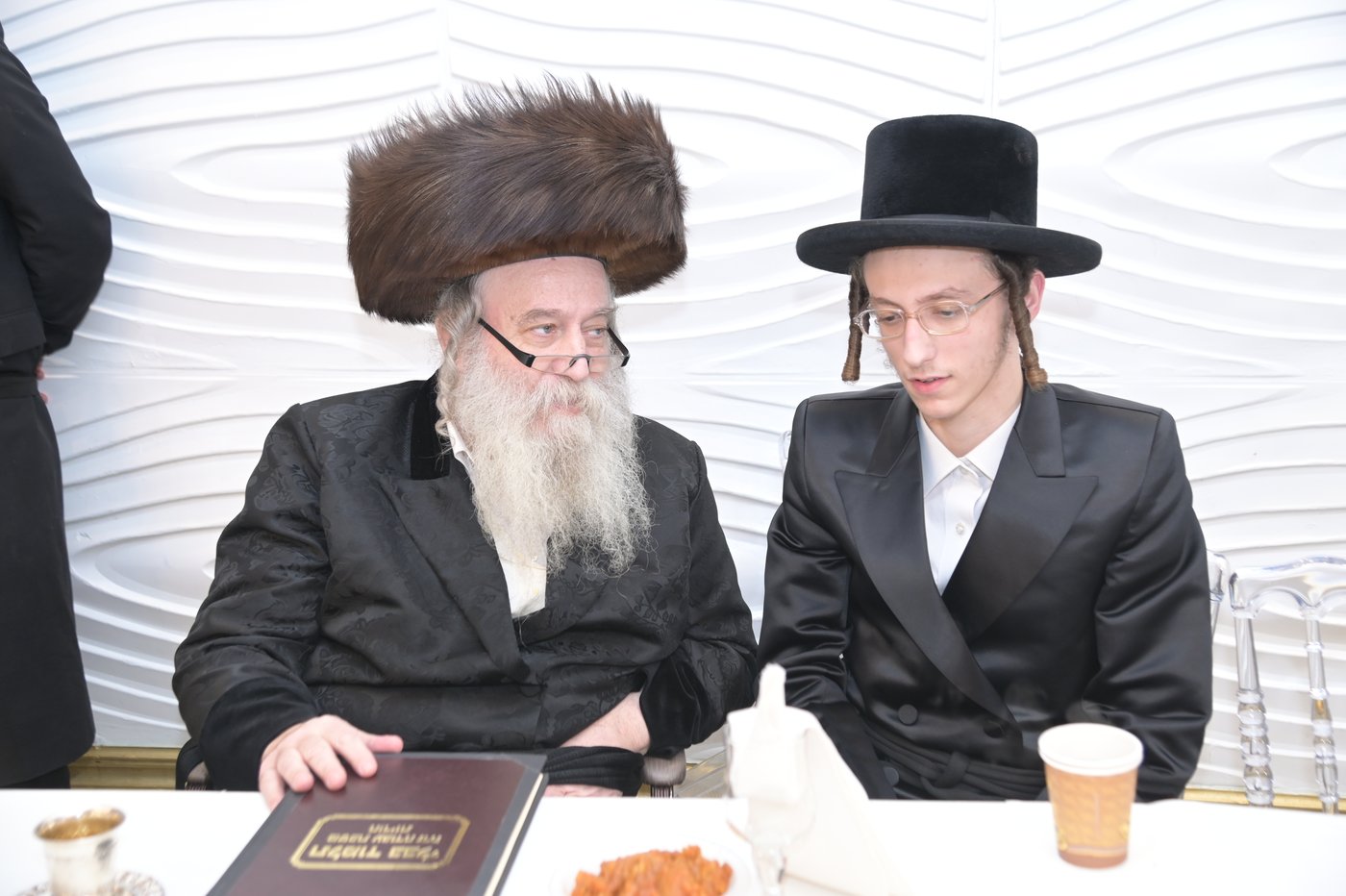 שמחת האירוסין בחצרות וואסלוי - אנטניא - קוז'ניץ