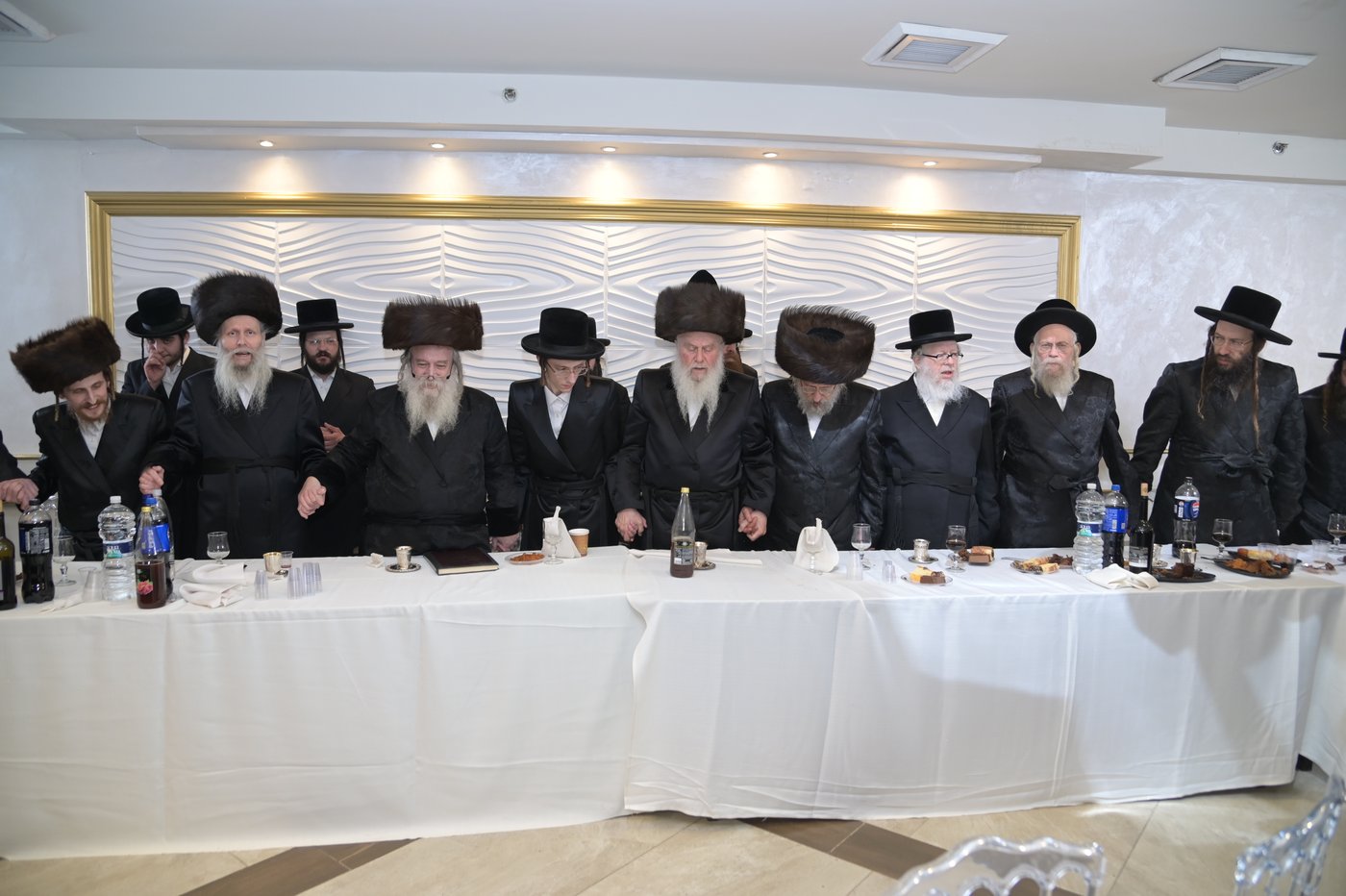 שמחת האירוסין בחצרות וואסלוי - אנטניא - קוז'ניץ