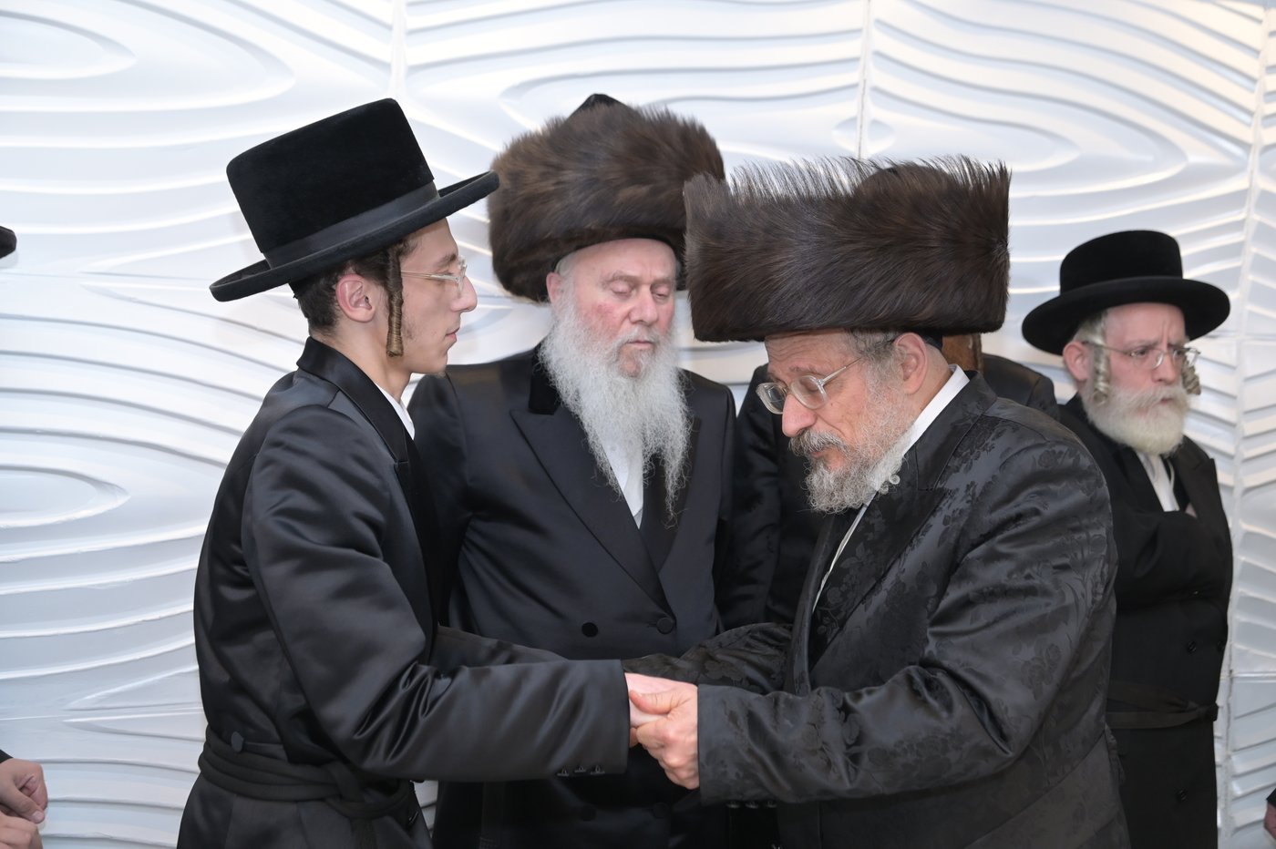 שמחת האירוסין בחצרות וואסלוי - אנטניא - קוז'ניץ