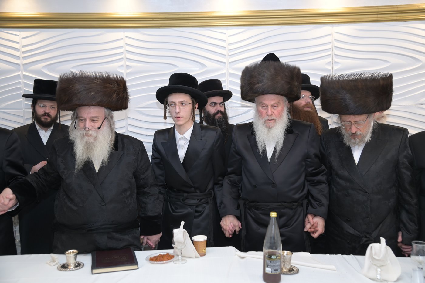 שמחת האירוסין בחצרות וואסלוי - אנטניא - קוז'ניץ