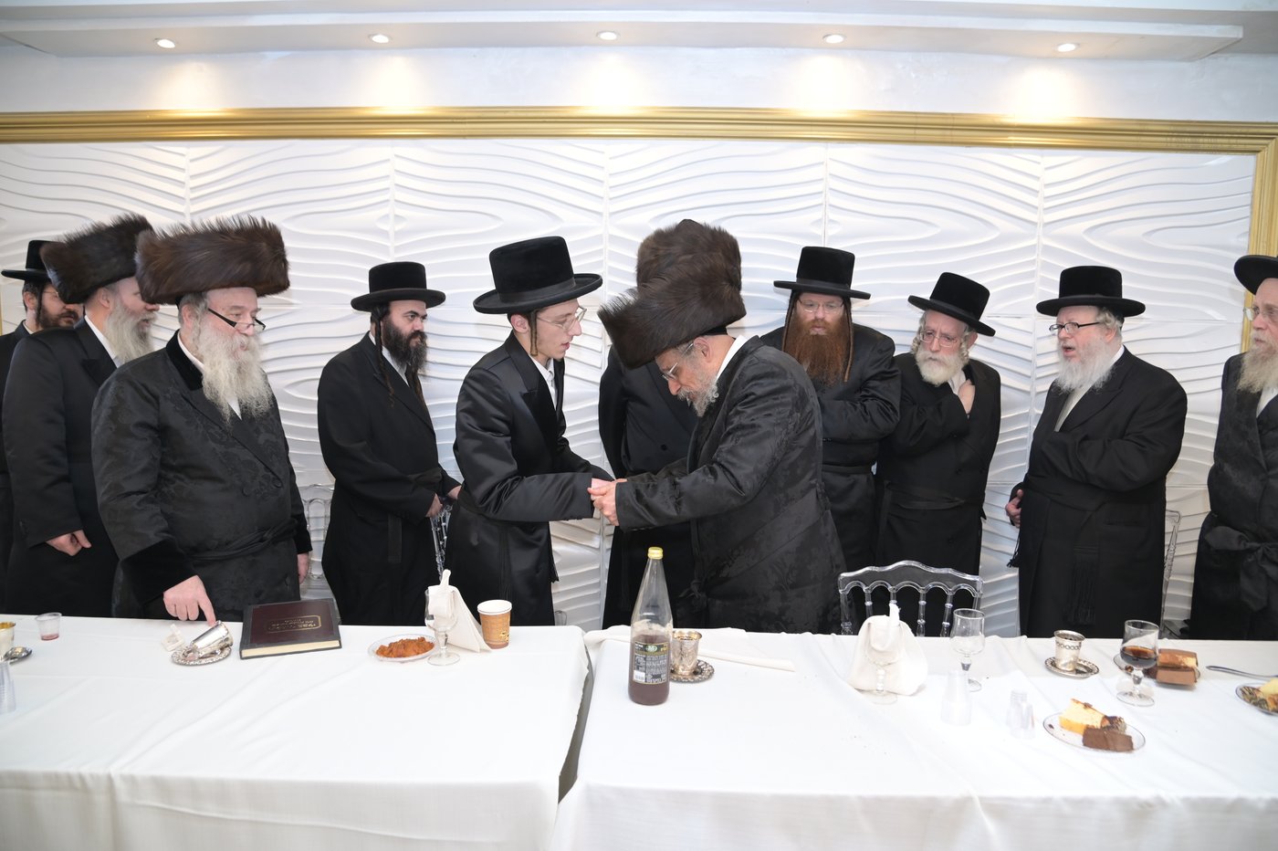 שמחת האירוסין בחצרות וואסלוי - אנטניא - קוז'ניץ