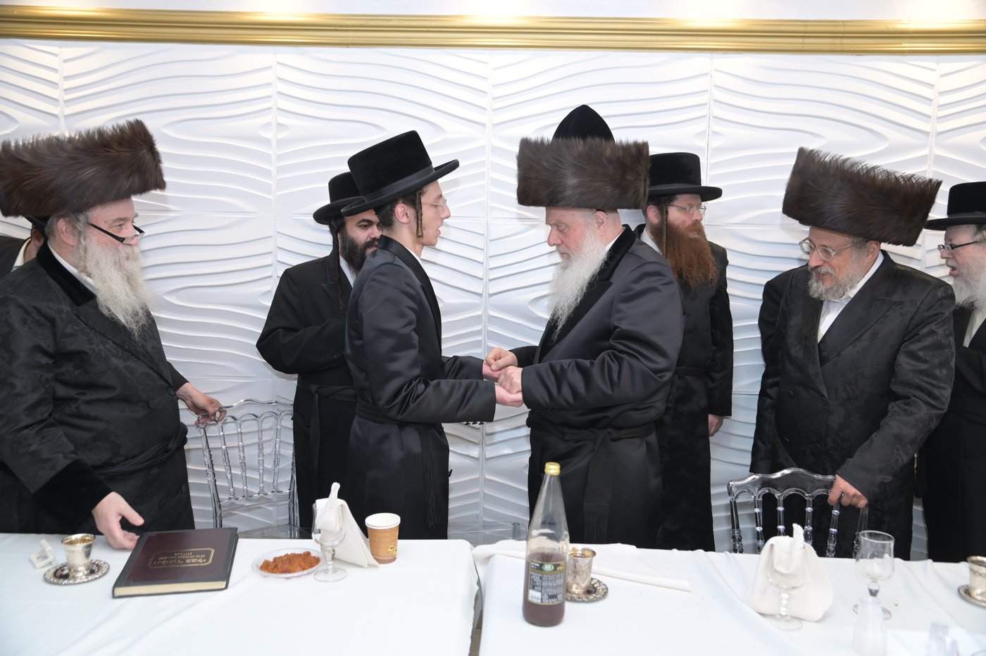 שמחת האירוסין בחצרות וואסלוי - אנטניא - קוז'ניץ