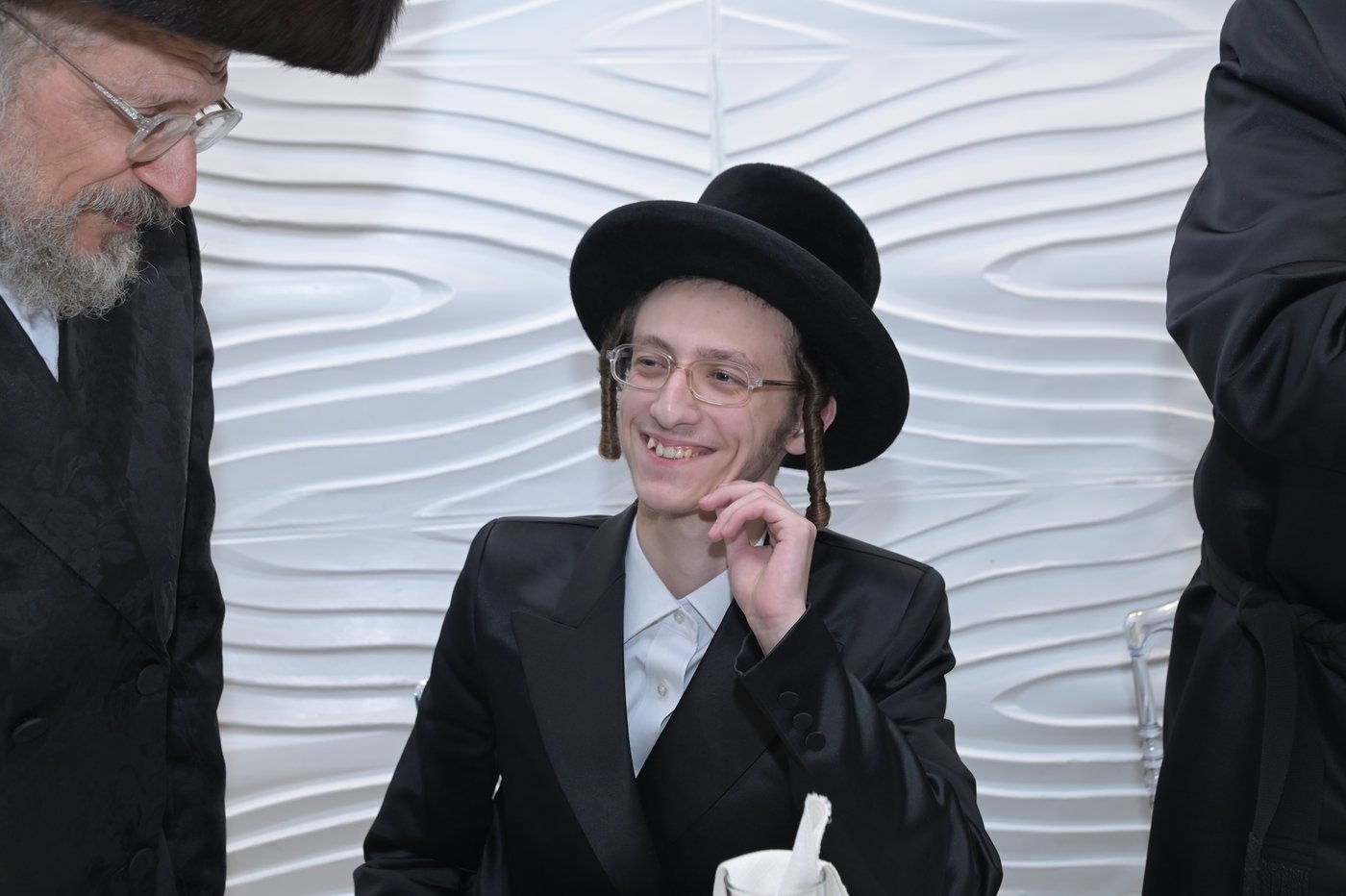 שמחת האירוסין בחצרות וואסלוי - אנטניא - קוז'ניץ