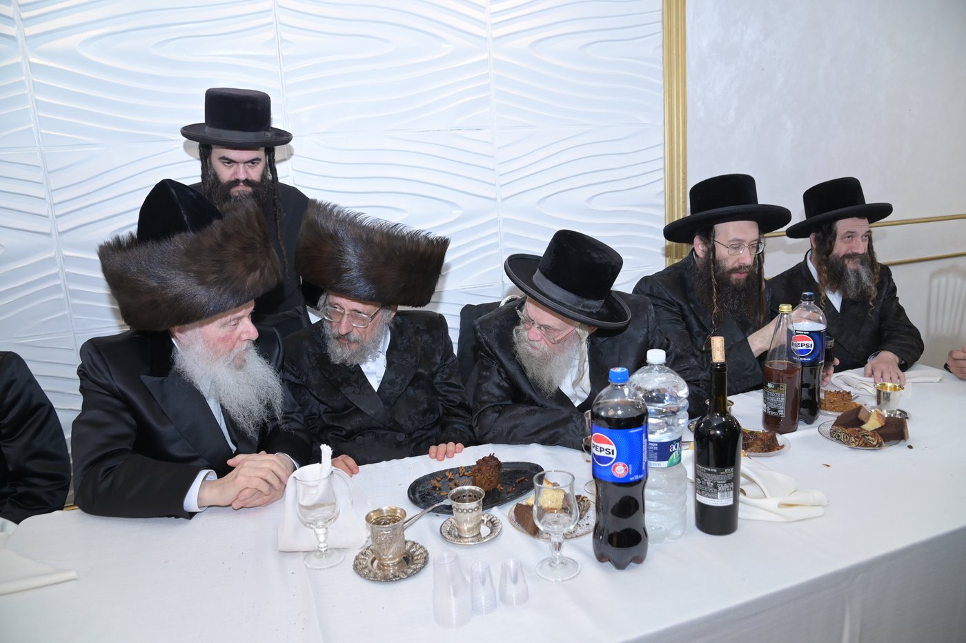 שמחת האירוסין בחצרות וואסלוי - אנטניא - קוז'ניץ