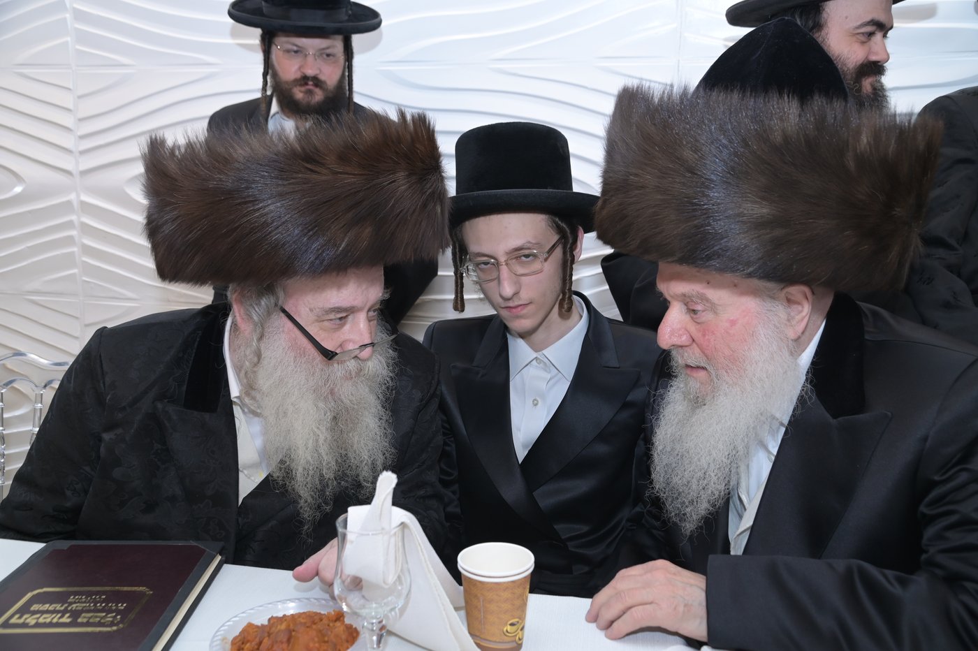 שמחת האירוסין בחצרות וואסלוי - אנטניא - קוז'ניץ