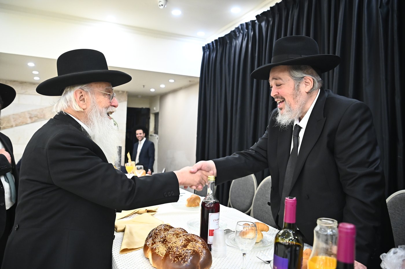 שמחת נישואי בנו של הרב יצחק קורלנסקי עם נכדת רבי שריאל רוזנברג