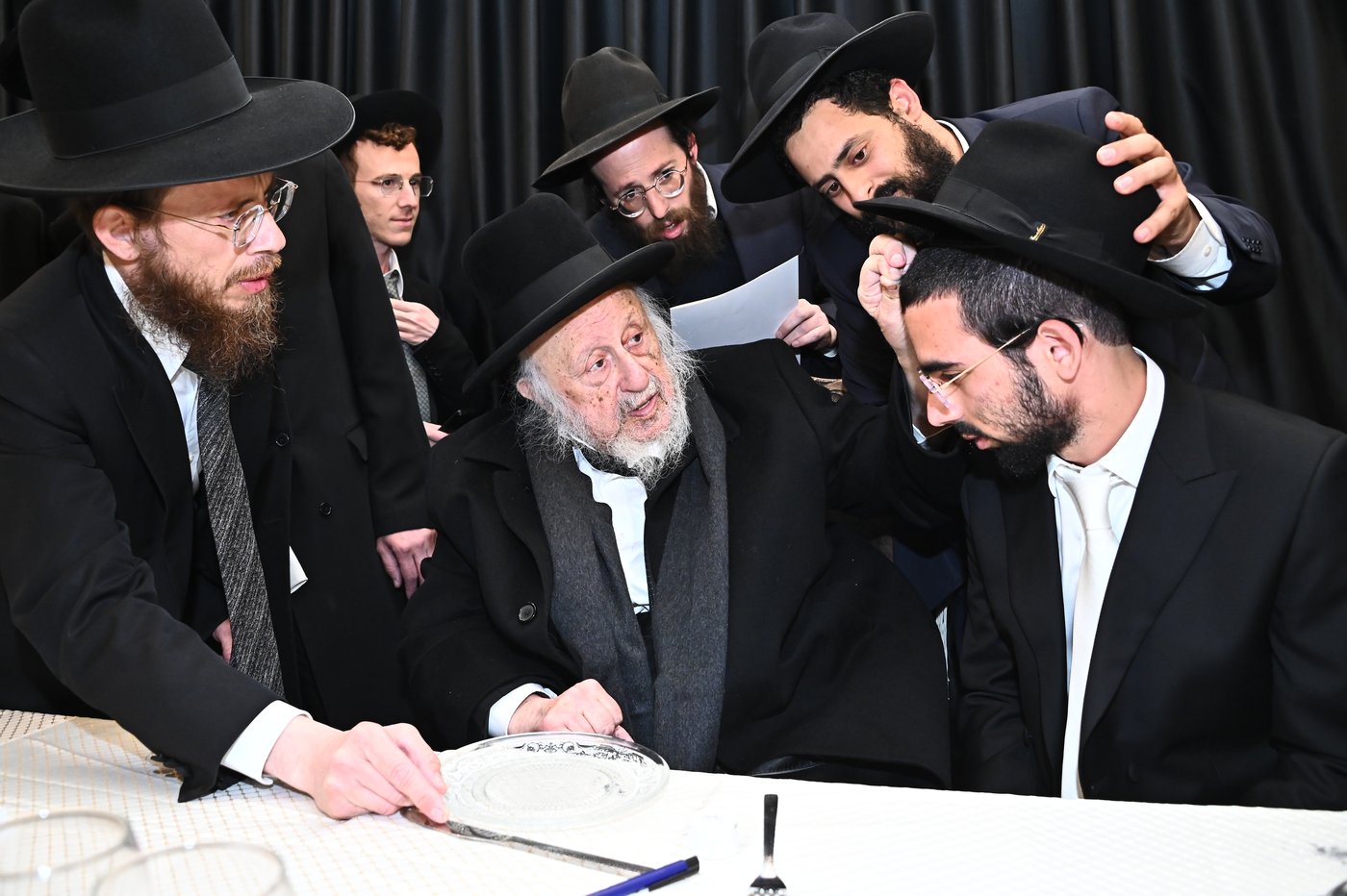 שמחת נישואי בנו של הרב יצחק קורלנסקי עם נכדת רבי שריאל רוזנברג