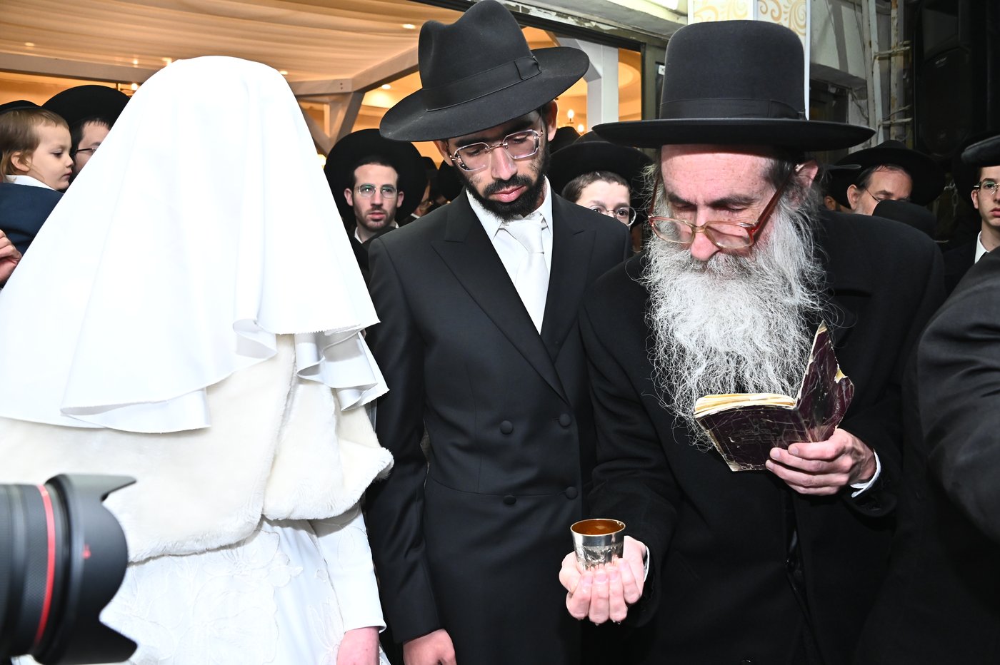 שמחת נישואי בנו של הרב יצחק קורלנסקי עם נכדת רבי שריאל רוזנברג