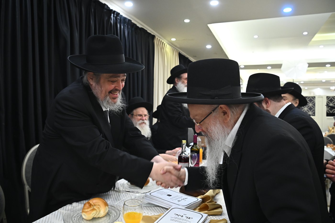 שמחת נישואי בנו של הרב יצחק קורלנסקי עם נכדת רבי שריאל רוזנברג