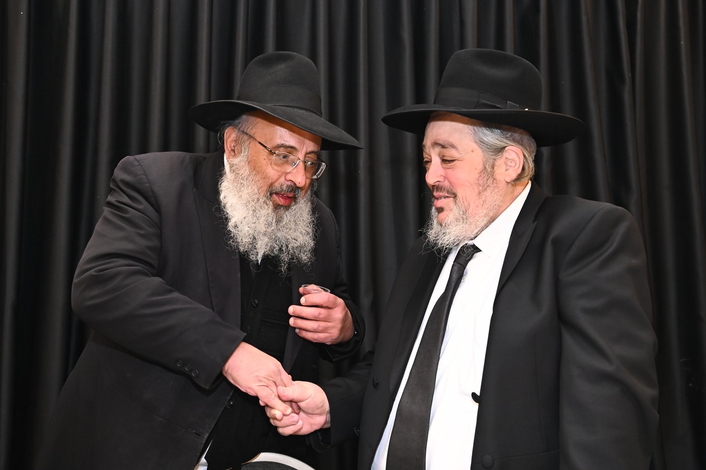 שמחת נישואי בנו של הרב יצחק קורלנסקי עם נכדת רבי שריאל רוזנברג