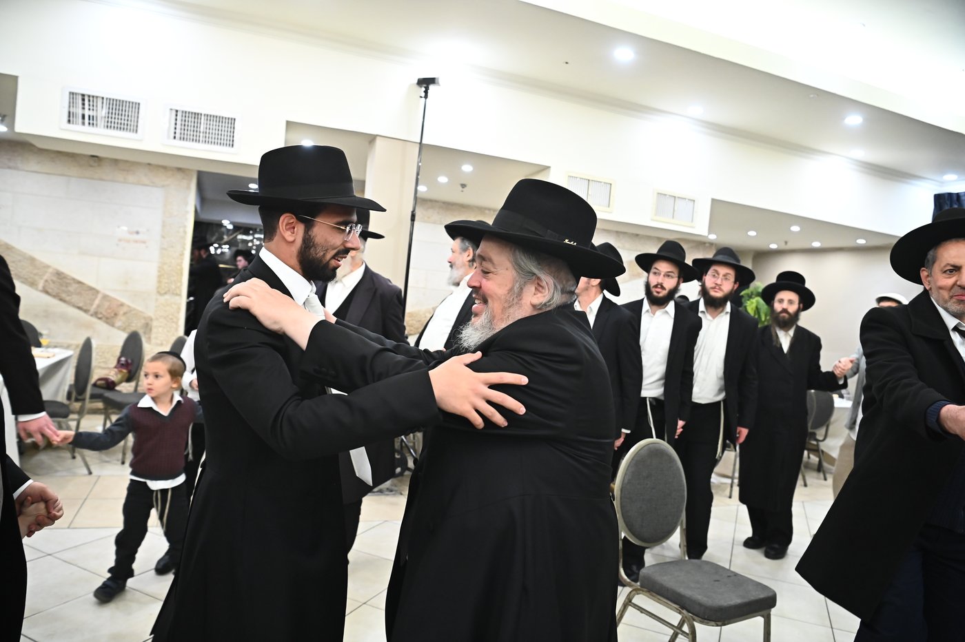 שמחת נישואי בנו של הרב יצחק קורלנסקי עם נכדת רבי שריאל רוזנברג