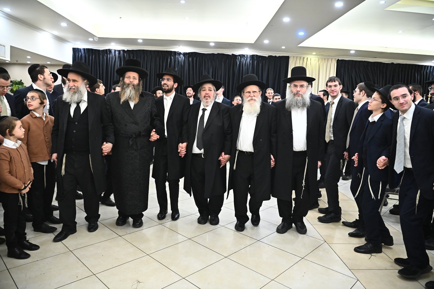 שמחת נישואי בנו של הרב יצחק קורלנסקי עם נכדת רבי שריאל רוזנברג