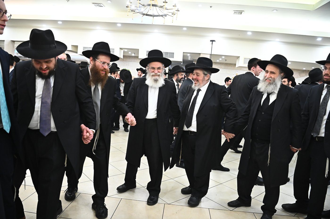 שמחת נישואי בנו של הרב יצחק קורלנסקי עם נכדת רבי שריאל רוזנברג