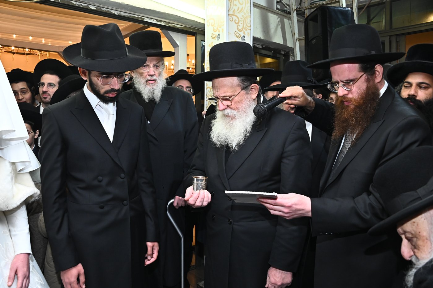 שמחת נישואי בנו של הרב יצחק קורלנסקי עם נכדת רבי שריאל רוזנברג