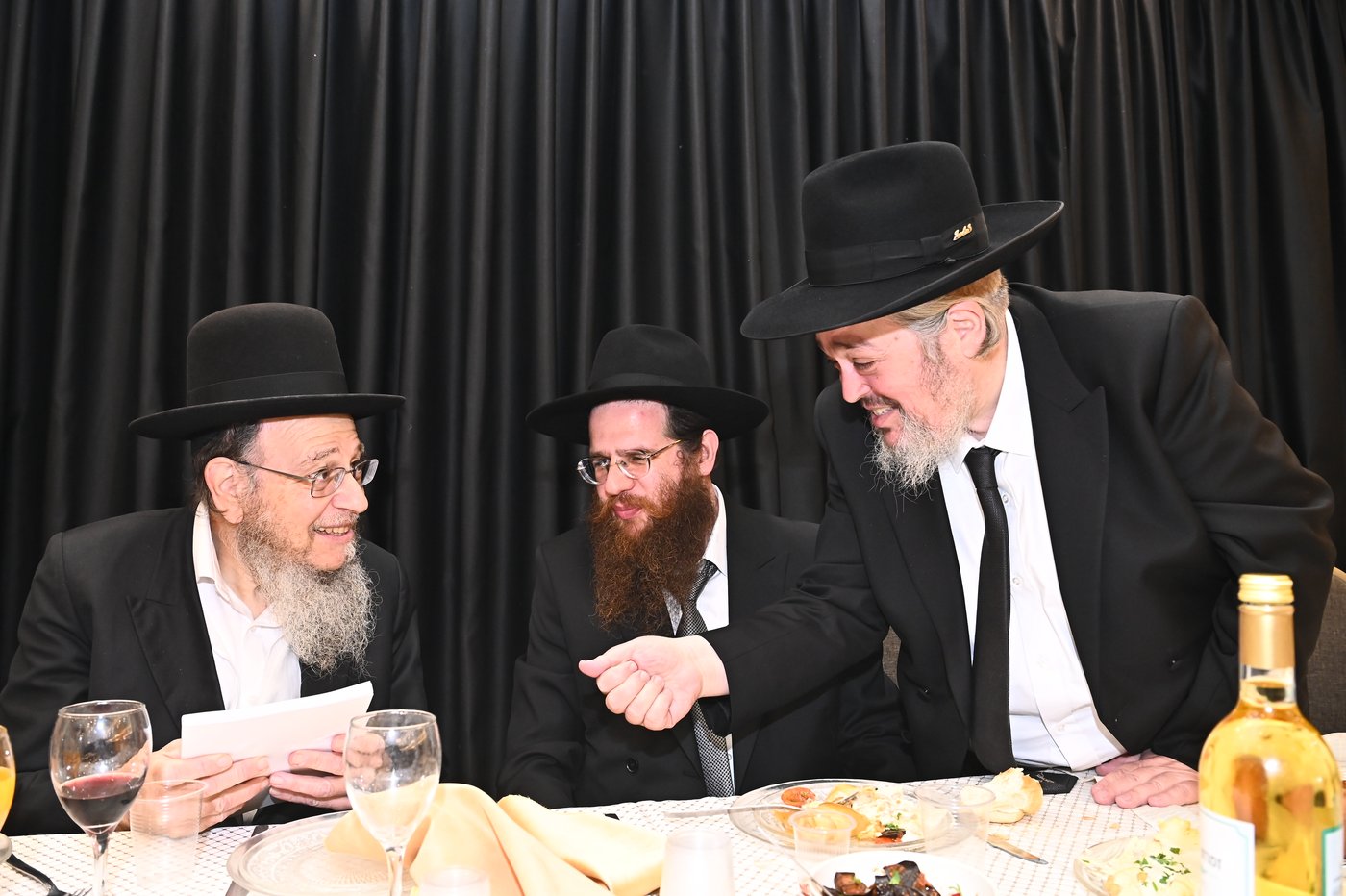 שמחת נישואי בנו של הרב יצחק קורלנסקי עם נכדת רבי שריאל רוזנברג