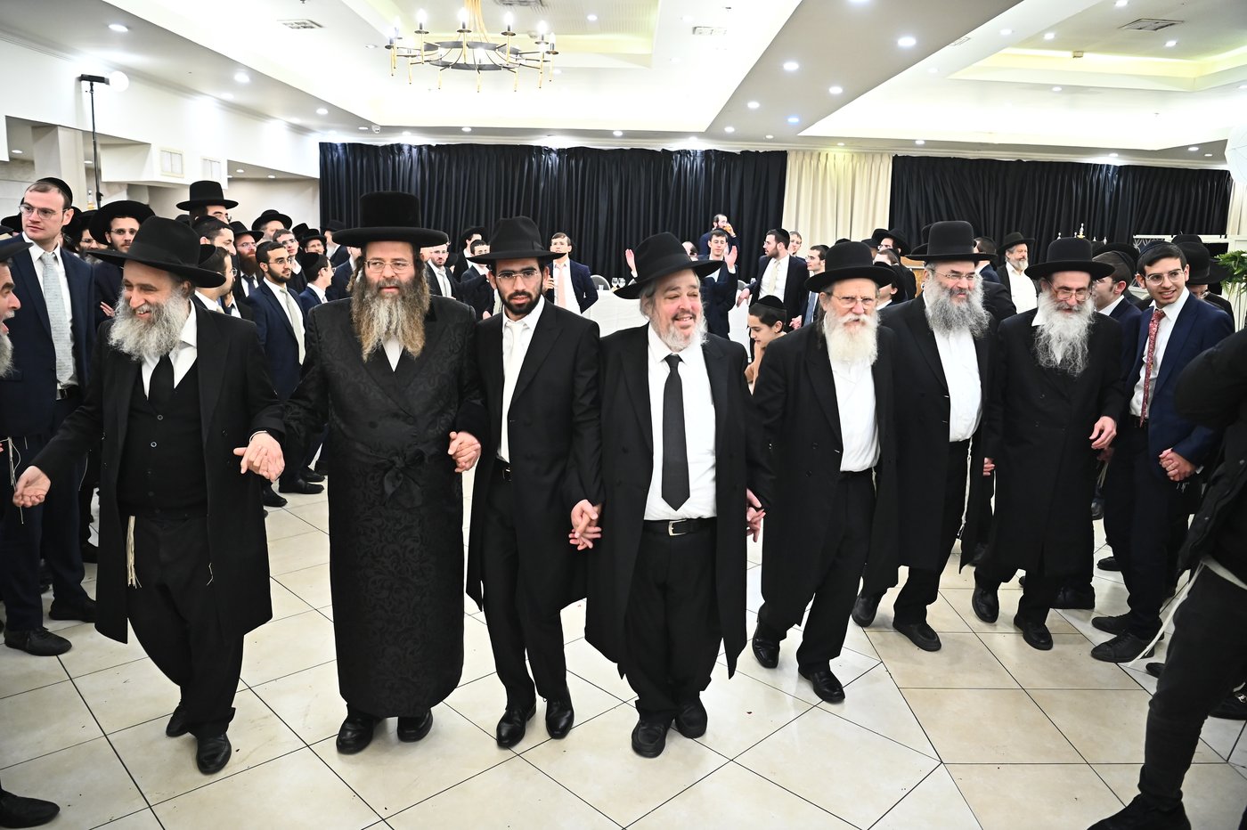 שמחת נישואי בנו של הרב יצחק קורלנסקי עם נכדת רבי שריאל רוזנברג