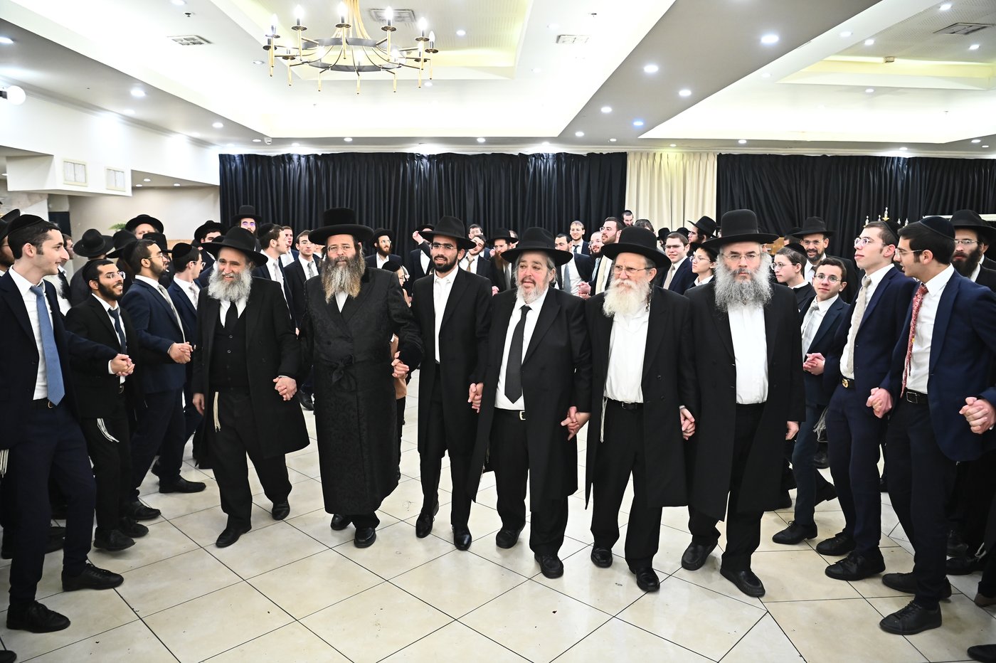 שמחת נישואי בנו של הרב יצחק קורלנסקי עם נכדת רבי שריאל רוזנברג