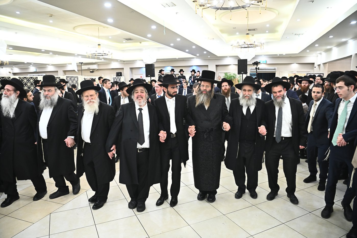 שמחת נישואי בנו של הרב יצחק קורלנסקי עם נכדת רבי שריאל רוזנברג