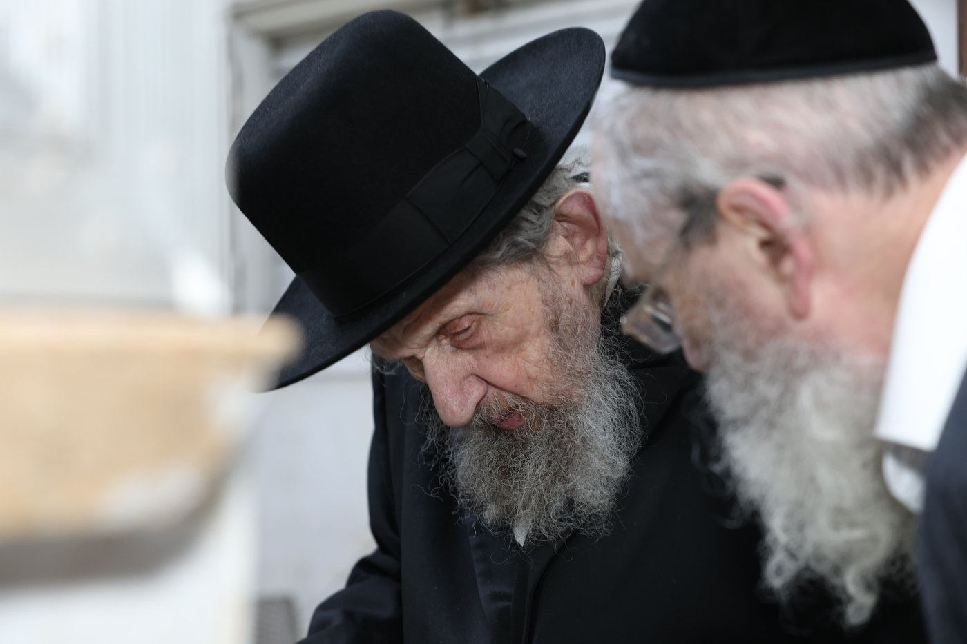 הגר"ד לנדו בהדלקת נרות חנוכה