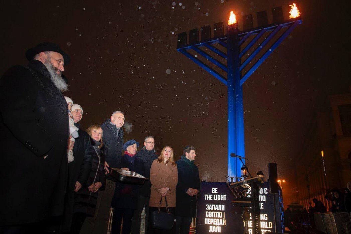רוסיה ניסתה "להפיל" את חנוכיית הענק בקייב; הפרסום המתסיס ומה שקרה בפועל