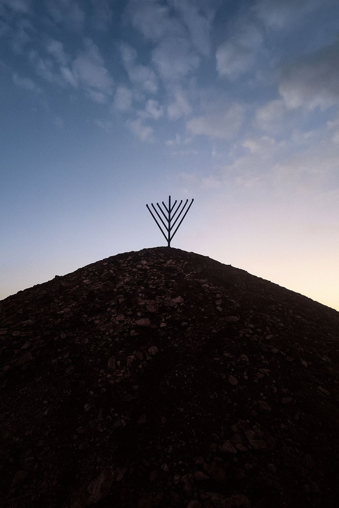 לוחמי צה"ל מדליקים נר ראשון של חנוכה