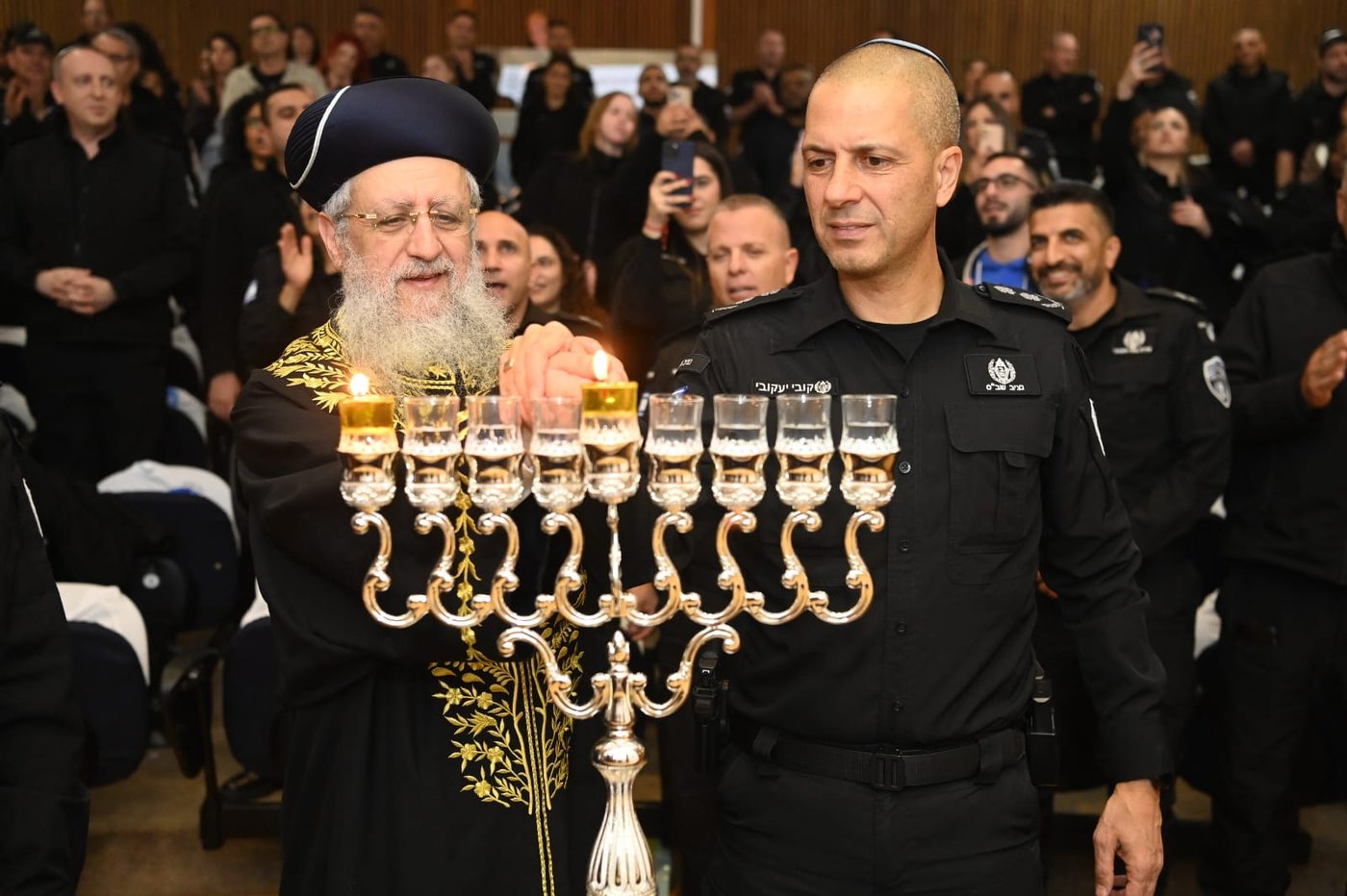 הראשון לציון בהדלקת נר בבתי הכלא